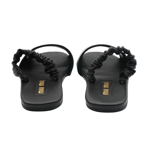 Slides Miu Miu Logo-Embossed Leather Scrunched Strap