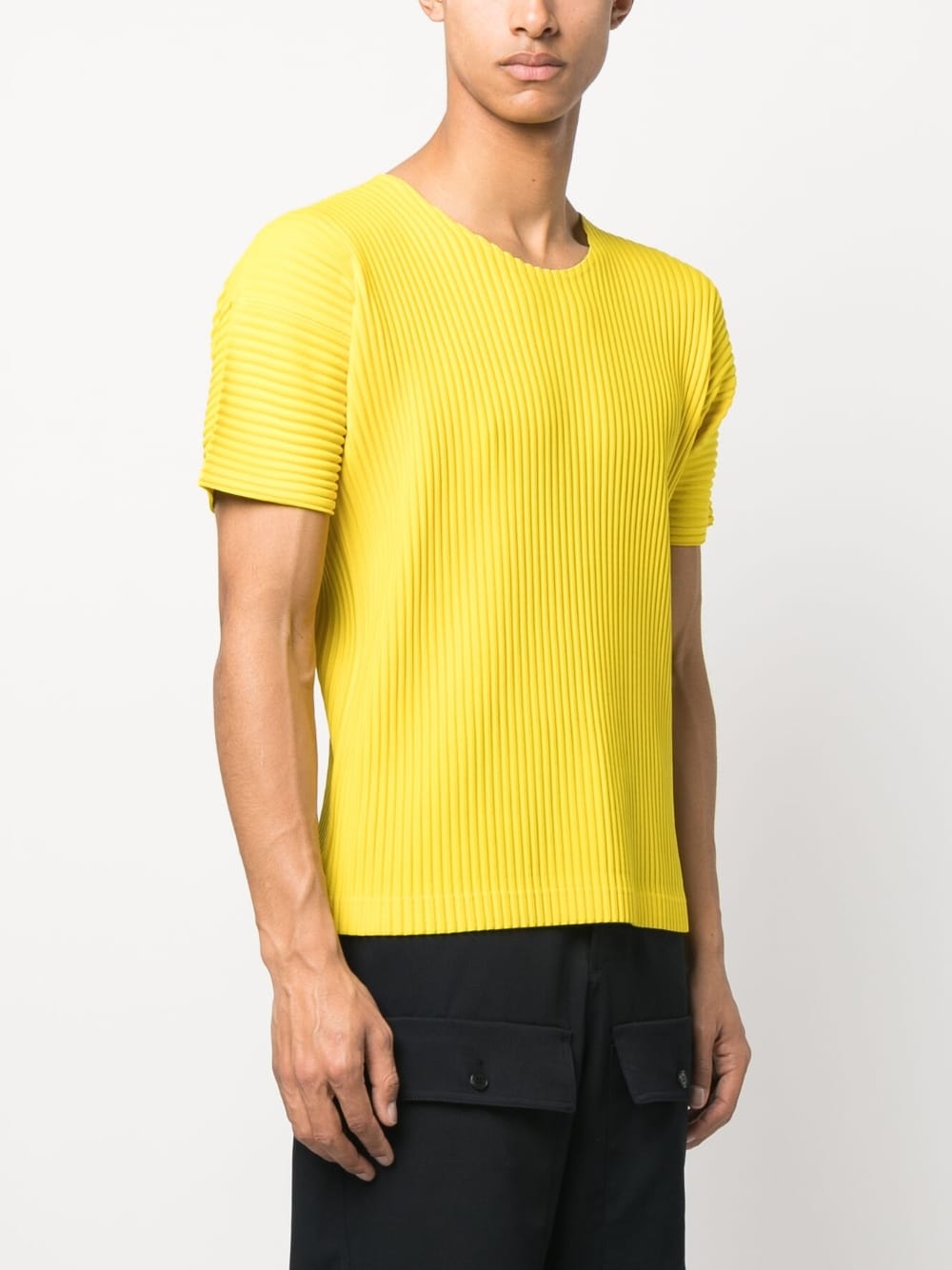playera plisada con cuello redondo