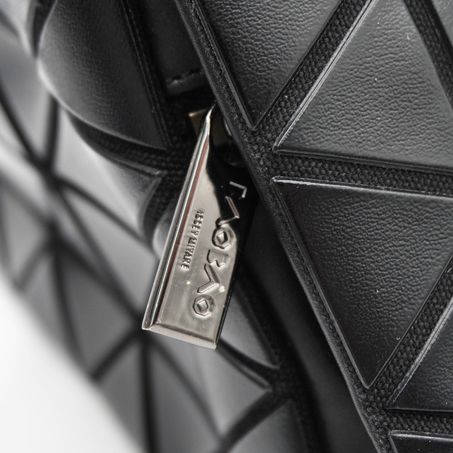 Bolsa Issey Miyake BAO BAO Negra