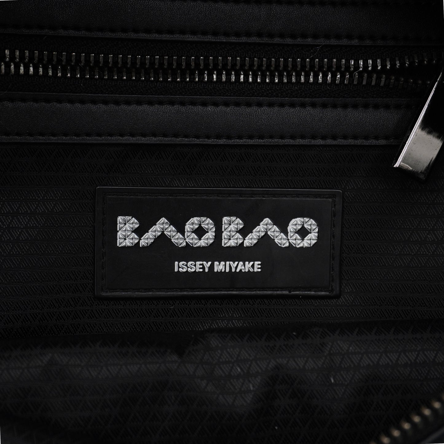 Bolsa Issey Miyake BAO BAO Negra