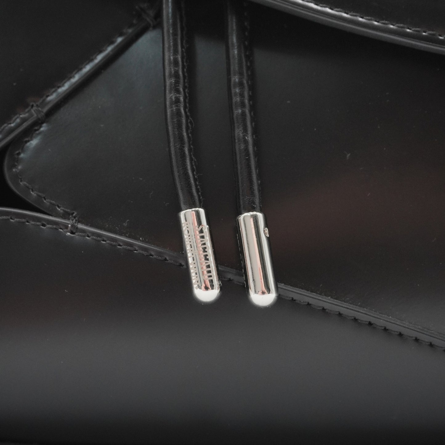 Bolsa Robert Wun Piel Negra
