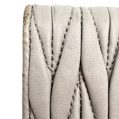Cartera Miu Miu Matelassé Gris