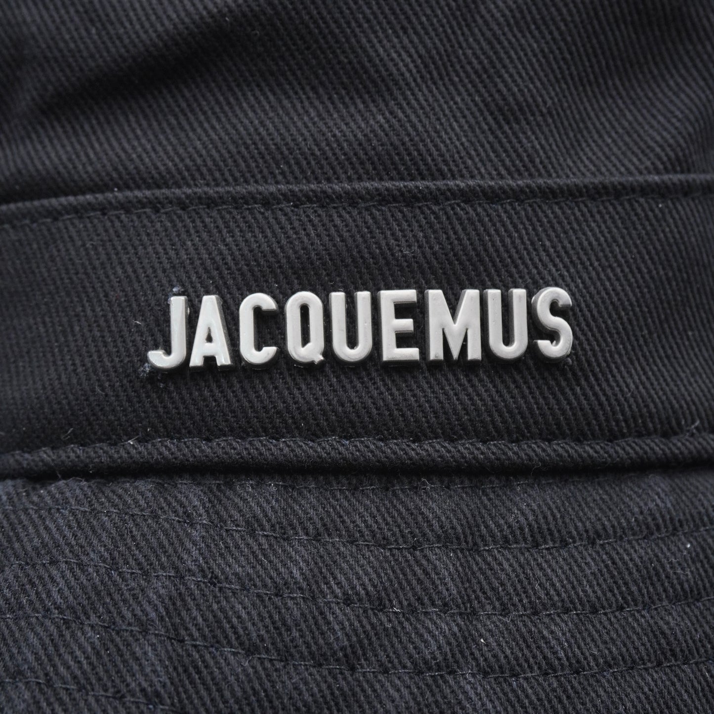 Bucket Hat Jacquemus Le bob Artichaut negro Distressed