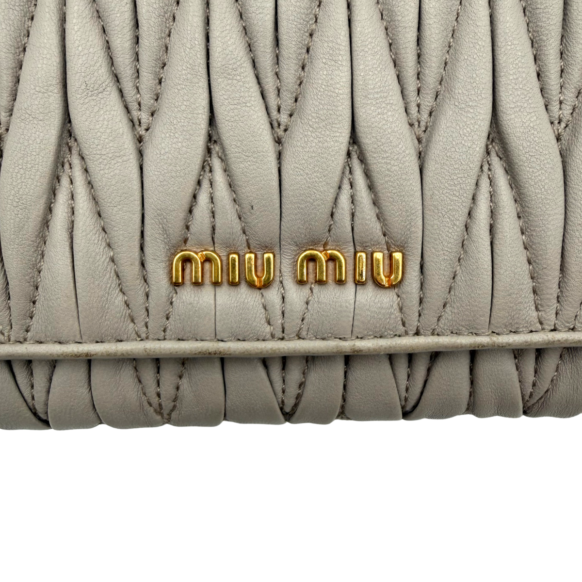 Cartera Miu Miu Matelassé Gris