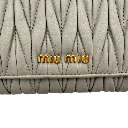 Cartera Miu Miu Matelassé Gris
