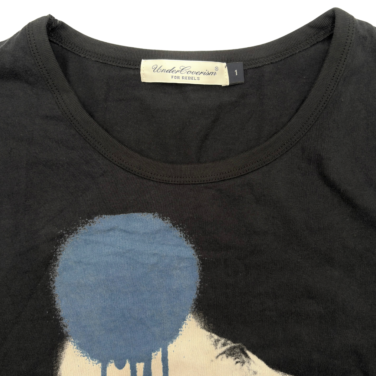 Playera Undercover Blue Dot Swordsman