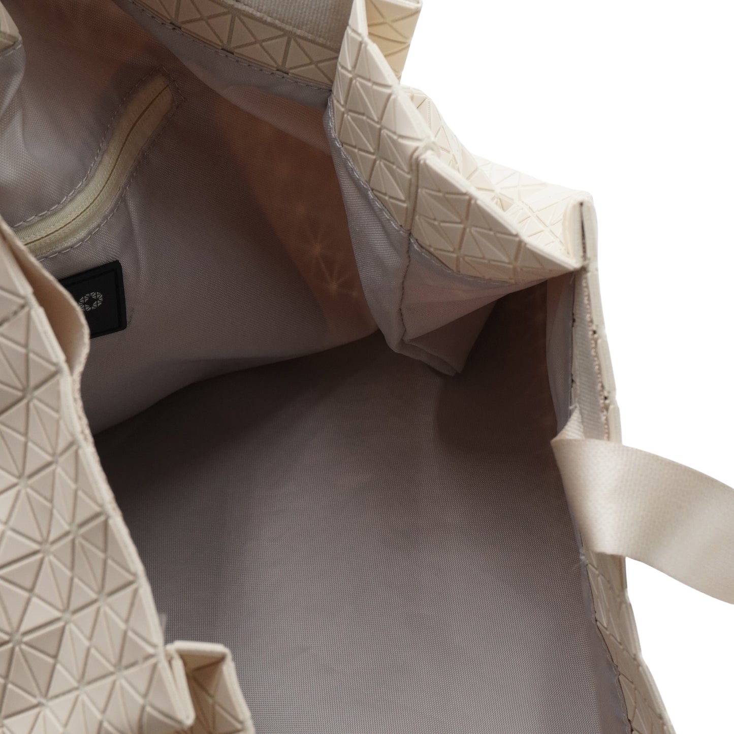 Bolsa Issey Miyake Bao Bao Beige One-tone Cart Tote Crema