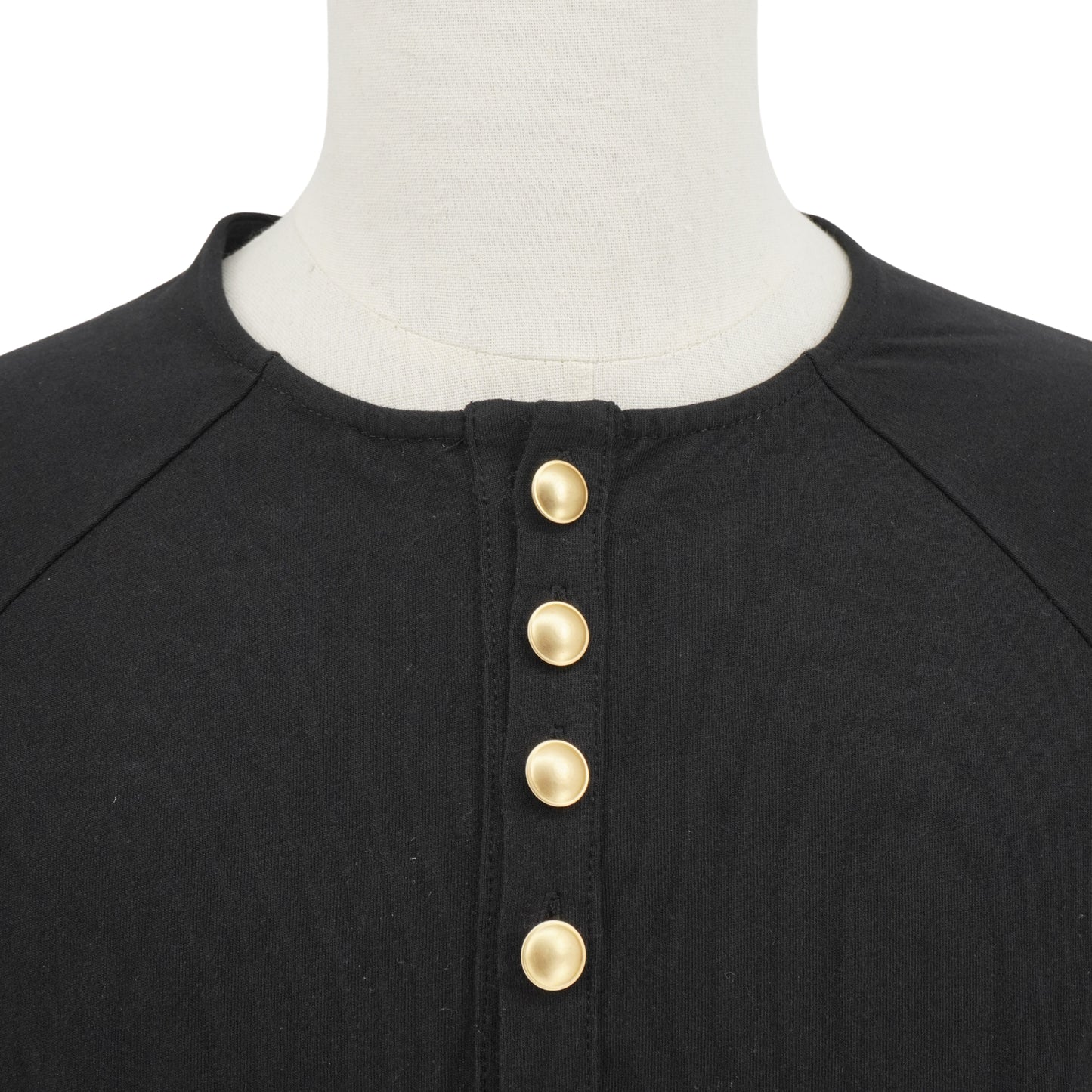 Playera Yohji Yamamoto Gold buckle collar
