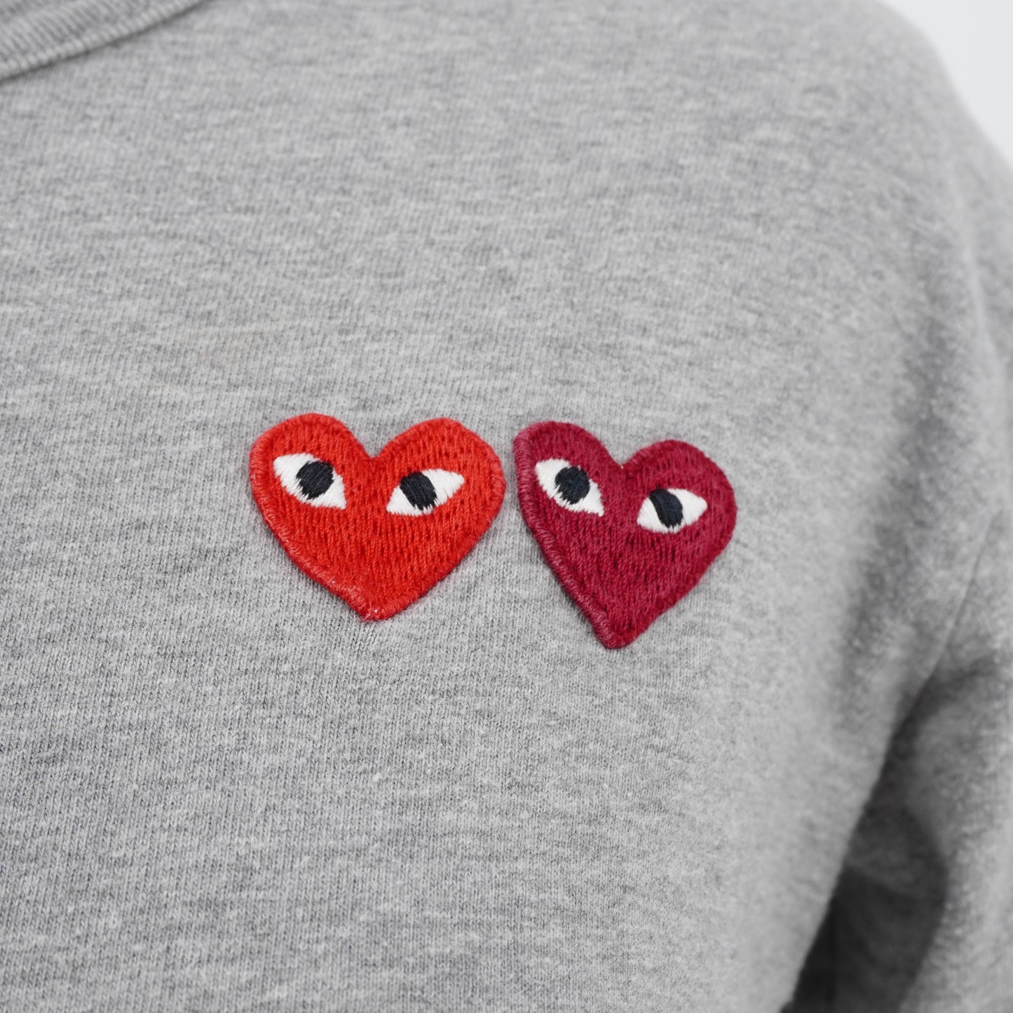 Playera Comme des Garçons Double Heart Logo Gris PLAY