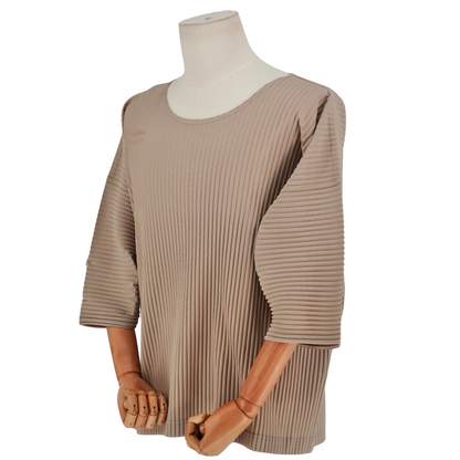Playera Issey Miyake Beige