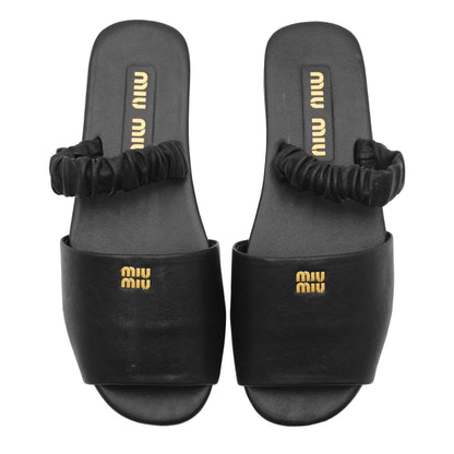 Slides Miu Miu Logo-Embossed Leather Scrunched Strap