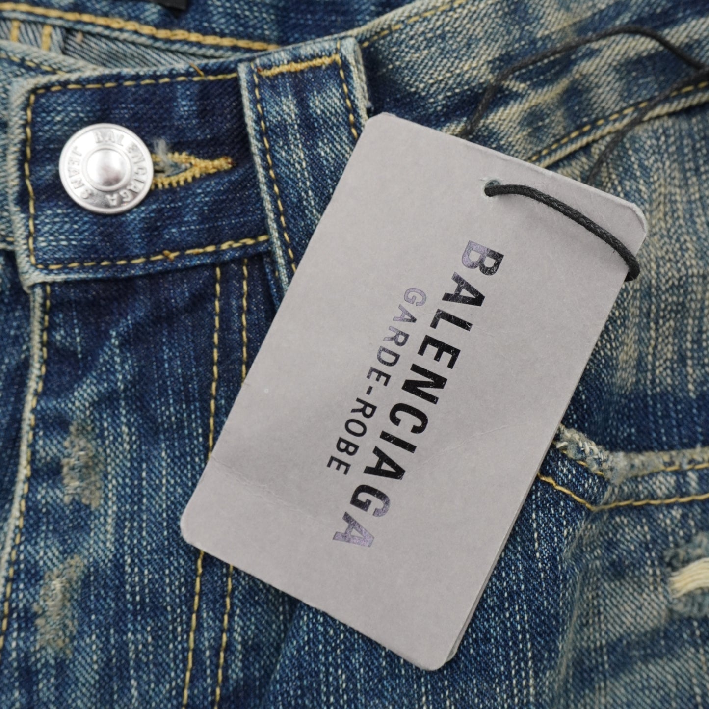 Shorts Balenciaga Garde-Robe Distressed Denim