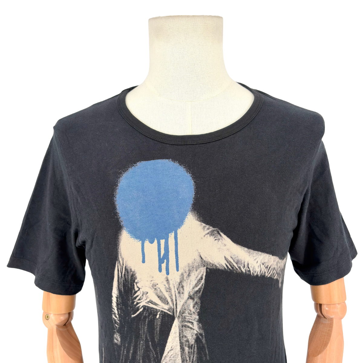 Playera Undercover Blue Dot Swordsman