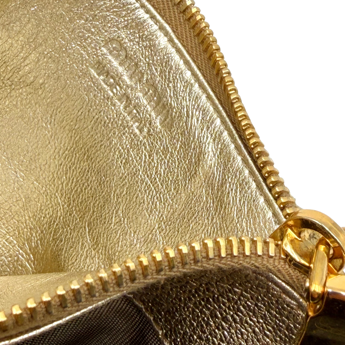 Tarjetero Miu Miu Dorado
