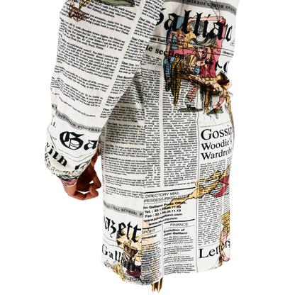 Playera John Galliano Newspaper Print Long Sleeve