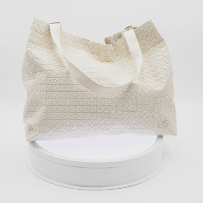 Bolsa Issey Miyake Bao Bao Beige One-tone Cart Tote Crema