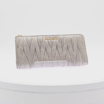 Cartera Miu Miu Plisada Gris
