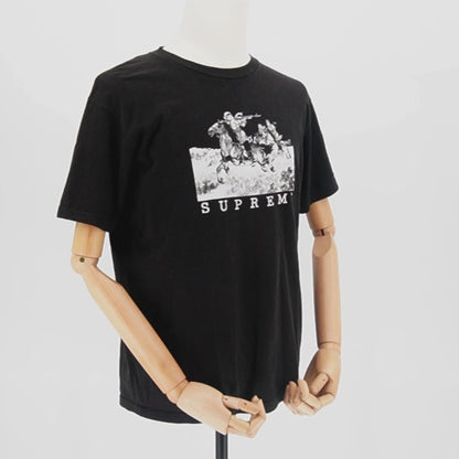Playera Supreme Graphic Tee Horse Riding
