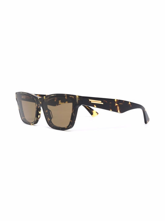 tortoiseshell-frame sunglasses