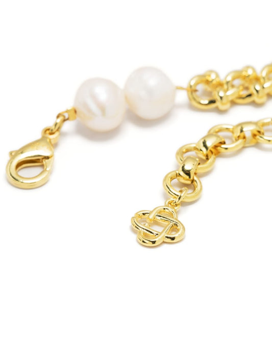 collar con detalle de perlas